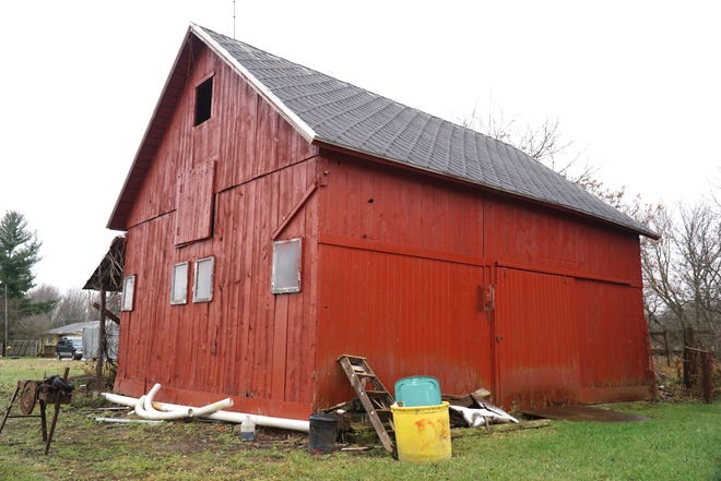 Historical society hopes to move a 100-year-old barn to South Lyon.